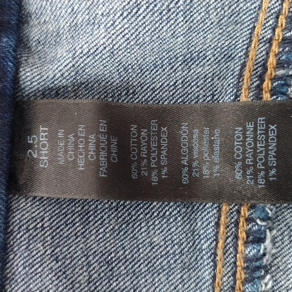 Chico's the So Lifting Slim Leg Dark Wash Jeans 2.5 - Picture 7 of 10